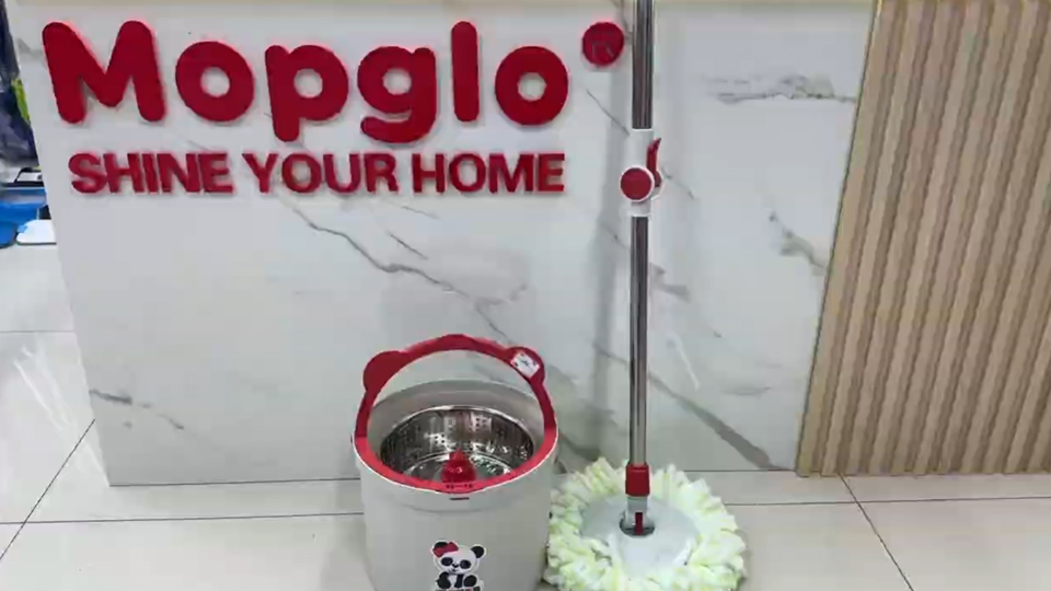 Hi everyone～Check out this super cute Mopglo Rotating Mop Bucket!